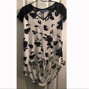 ❤️‍🔥 Simply Vera Wang Floral Blouse